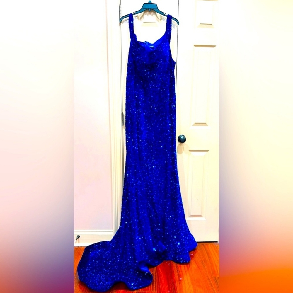 Fashion Nova Blue Sleeveless Scoop Neck Prom Gown